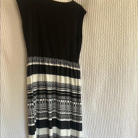 AB Studio Black and White Maxi Dress - Picture 8 of 9